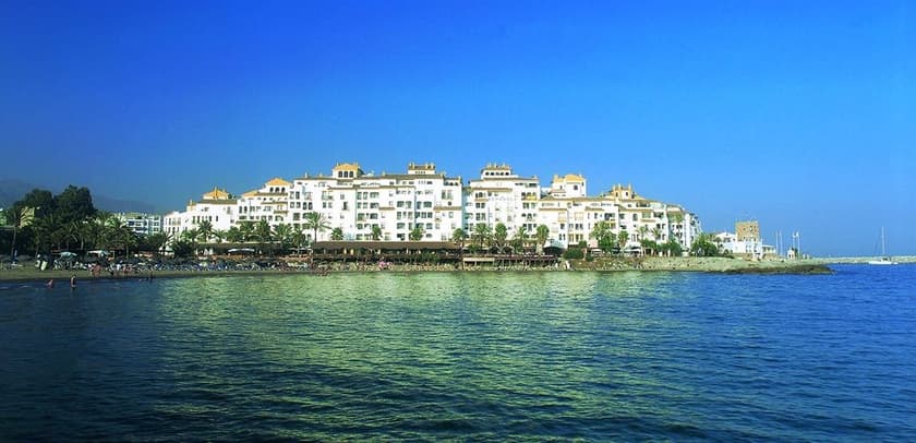 Park Plaza Suites