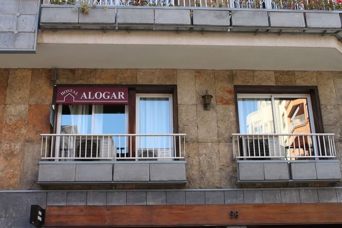 Alogar